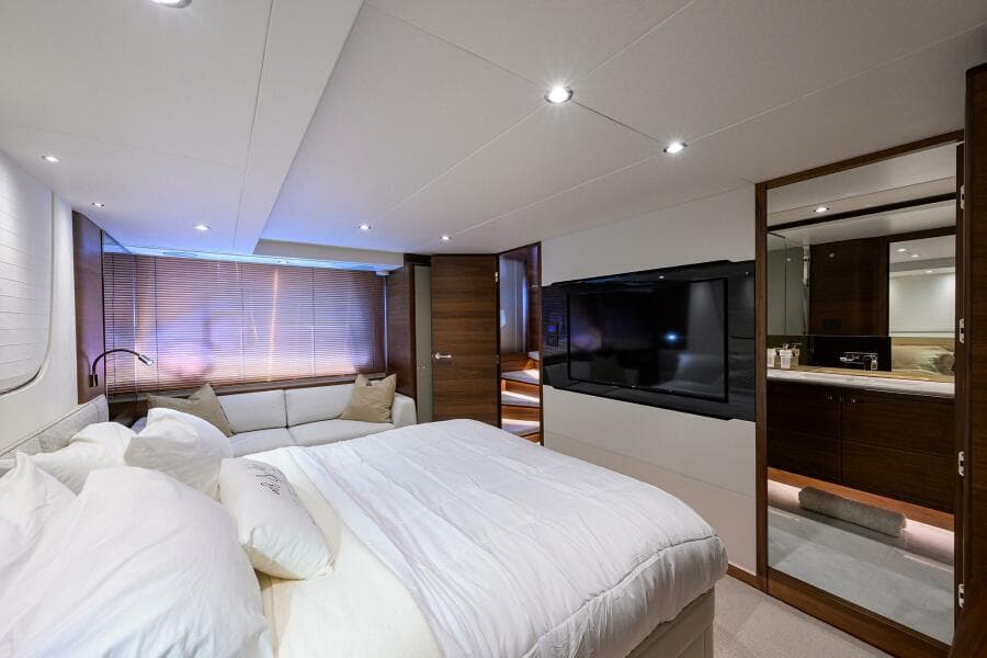 2021 Princess F70 - Photo 40