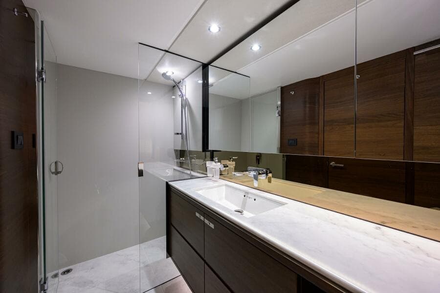 2021 Princess F70 - Photo 43
