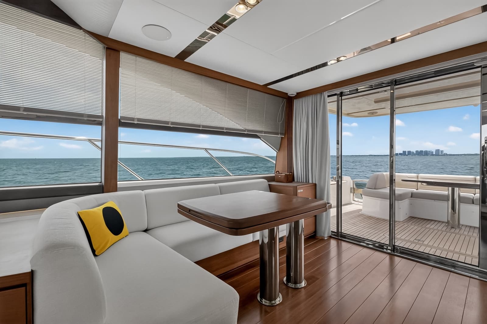 2021 Princess F70 - Photo 28