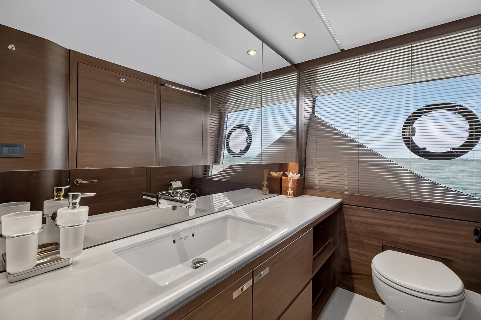 2021 Princess F70 - Photo 67
