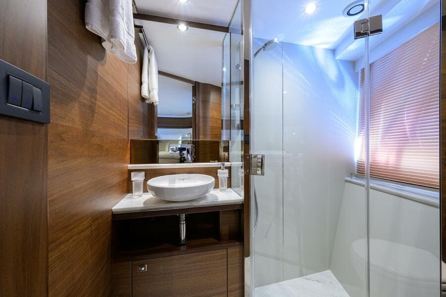 2021 Princess F70 - Photo 53