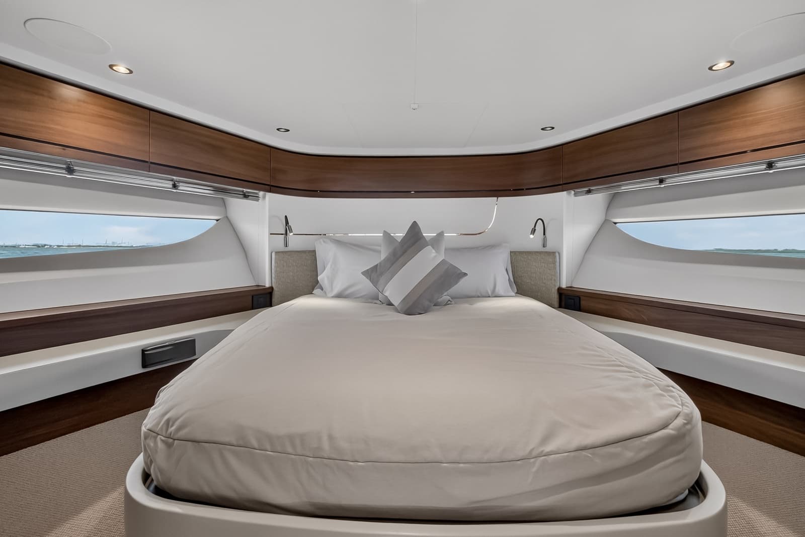 2021 Princess F70 - Photo 57