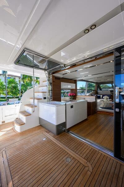 2021 Princess F70 - Photo 21