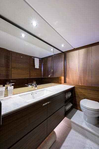 2021 Princess F70 - Photo 46
