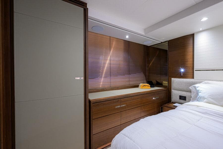 2021 Princess F70 - Photo 42