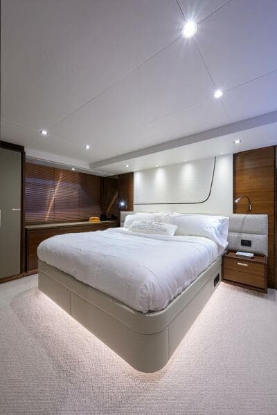 2021 Princess F70 - Photo 37