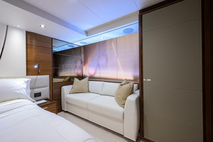 2021 Princess F70 - Photo 41