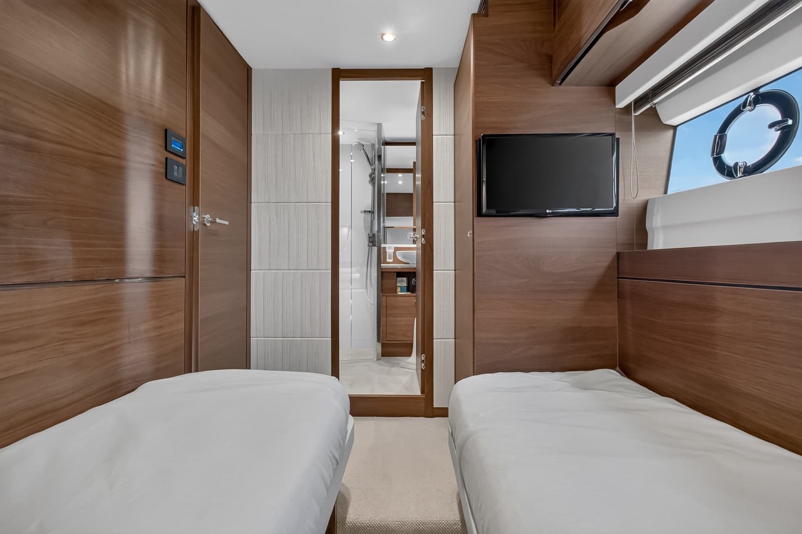2021 Princess F70 - Photo 53