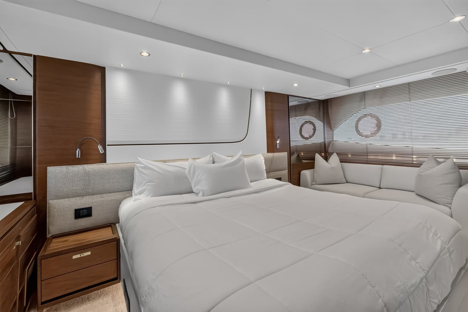 2021 Princess F70 - Photo 60