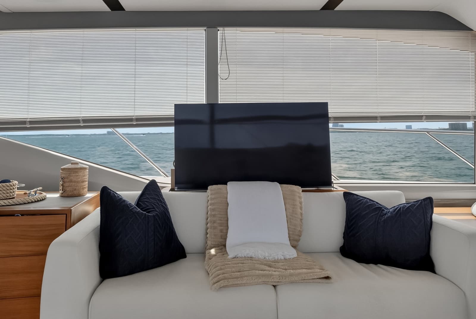 2021 Princess F70 - Photo 40