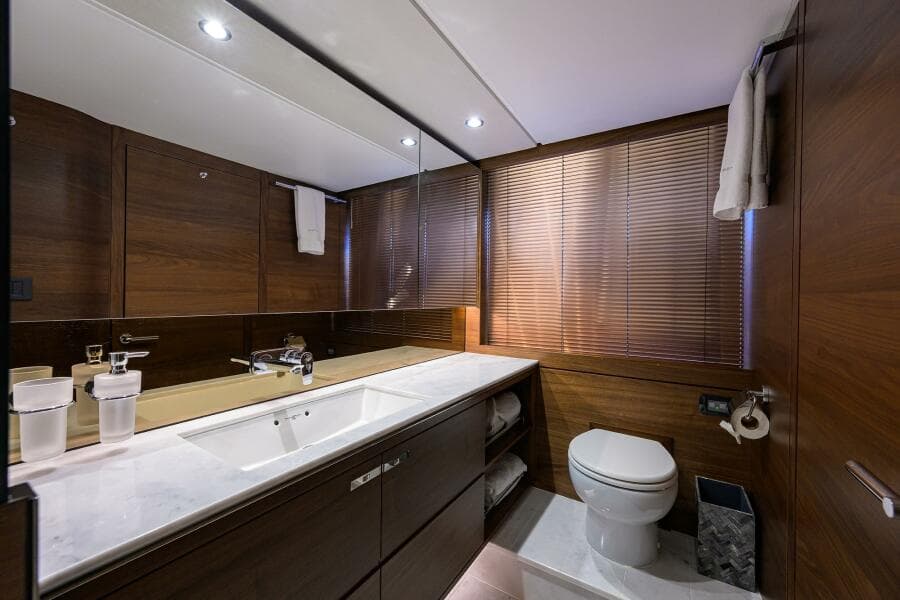 2021 Princess F70 - Photo 47