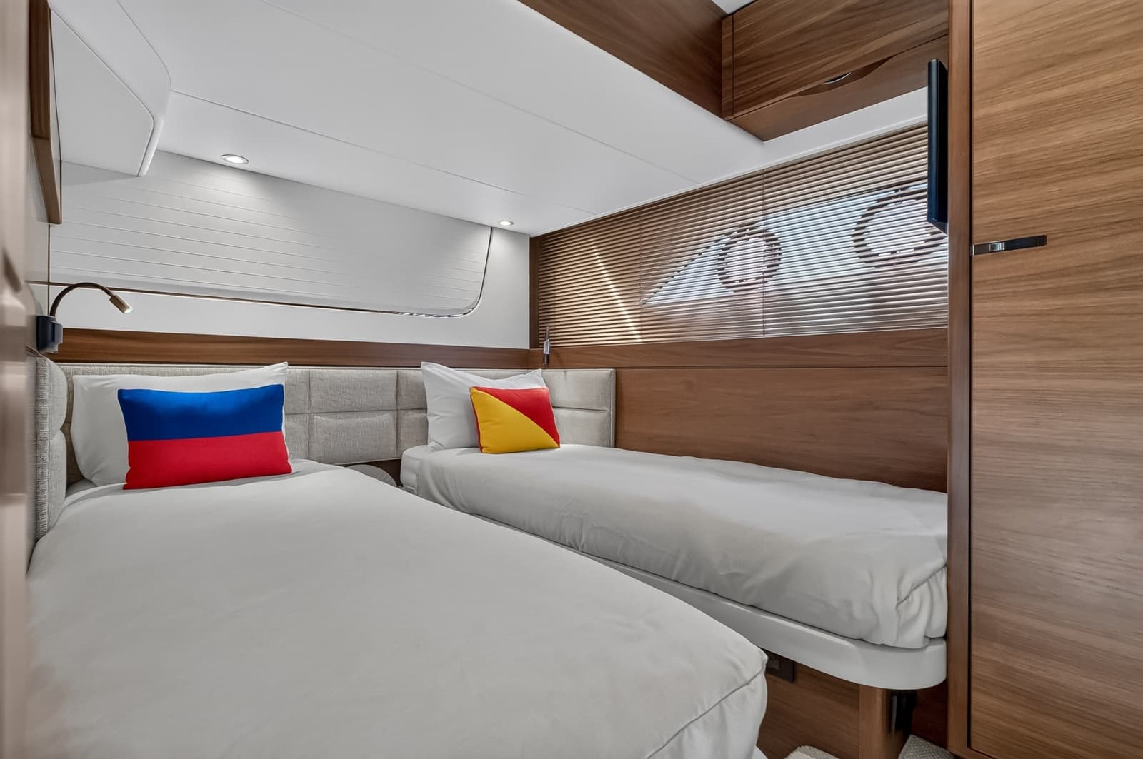 2021 Princess F70 - Photo 48