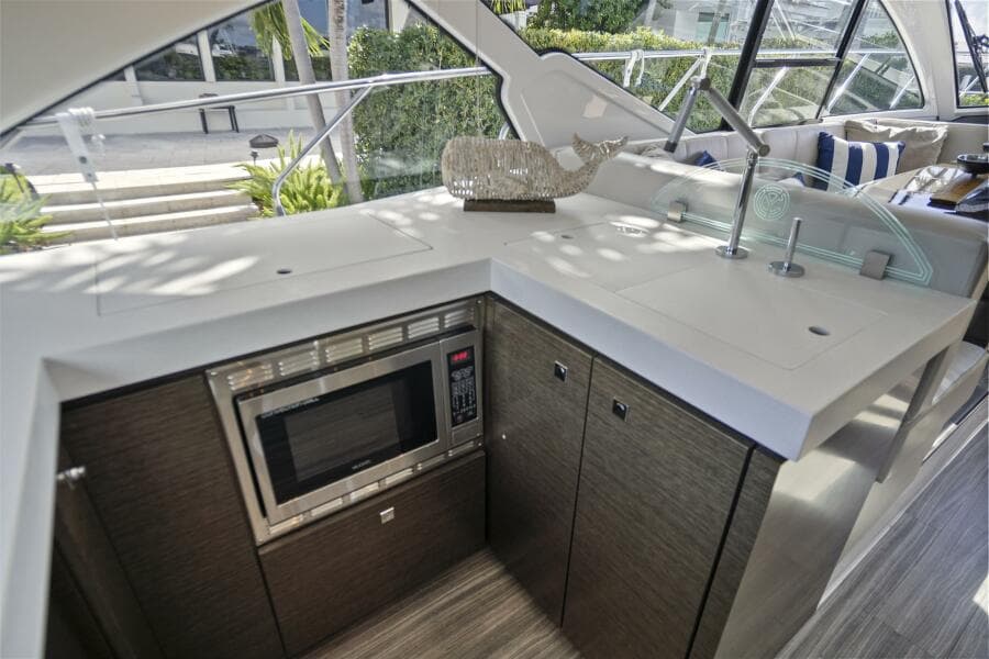 2019 Cruisers Yachts 54 Cantius