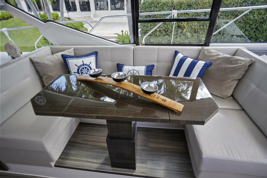 2019 Cruisers Yachts 54 Cantius