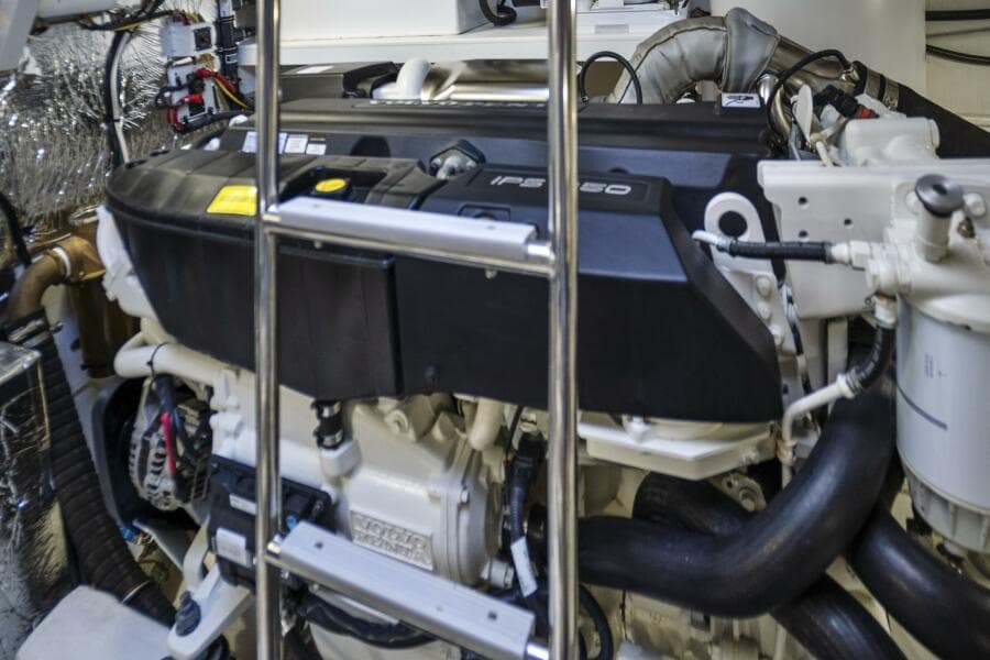 2019 Cruisers Yachts 54 Cantius