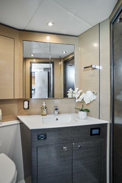 2019 Cruisers Yachts 54 Cantius