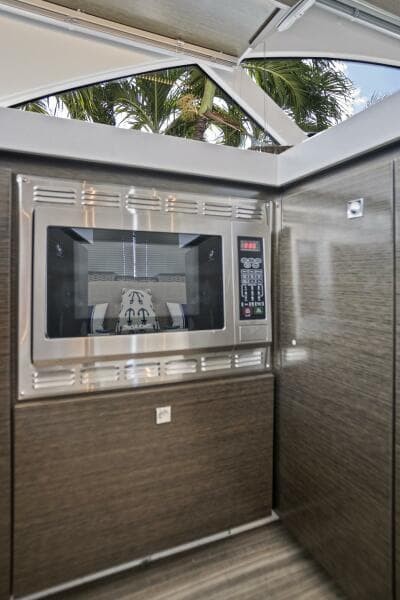 2019 Cruisers Yachts 54 Cantius