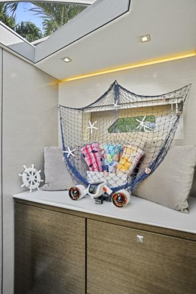 2019 Cruisers Yachts 54 Cantius