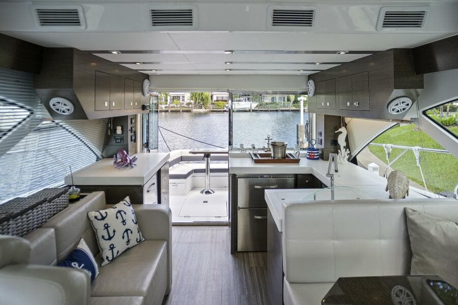 2019 Cruisers Yachts 54 Cantius