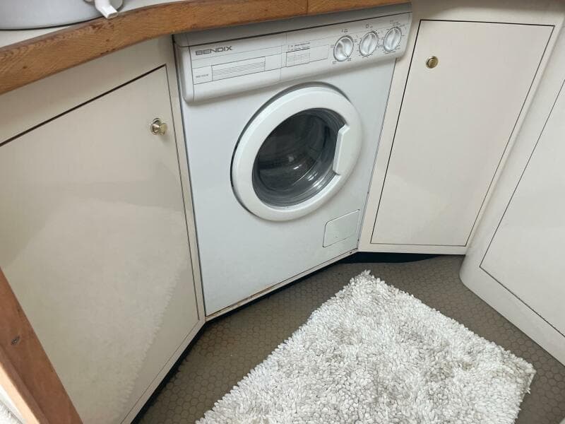 1997 Sea Ray 420 Aft Cabin - Photo 10