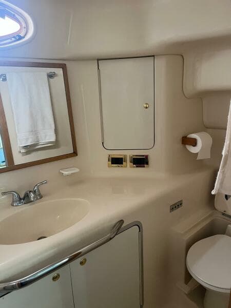 1997 Sea Ray 420 Aft Cabin - Photo 11