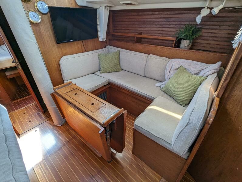 1985 Wauquiez Hood 38 MK II