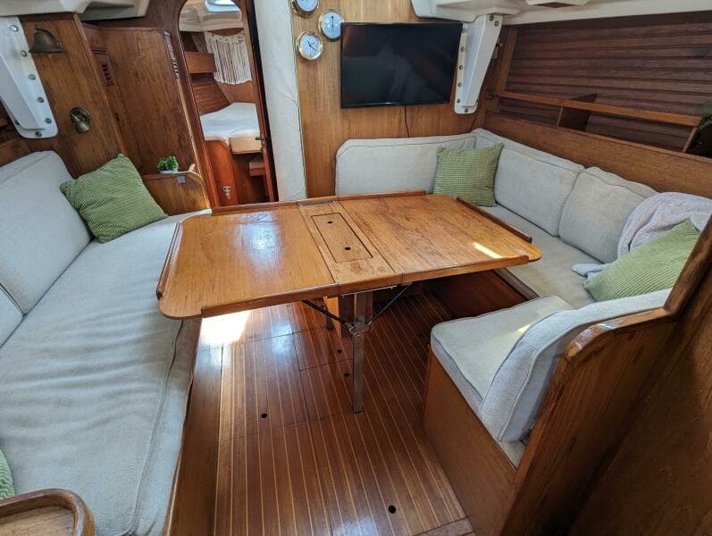 1985 Wauquiez Hood 38 MK II