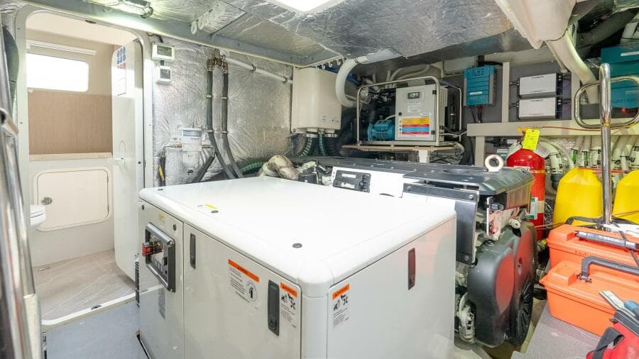 2023 Absolute 52 Navetta