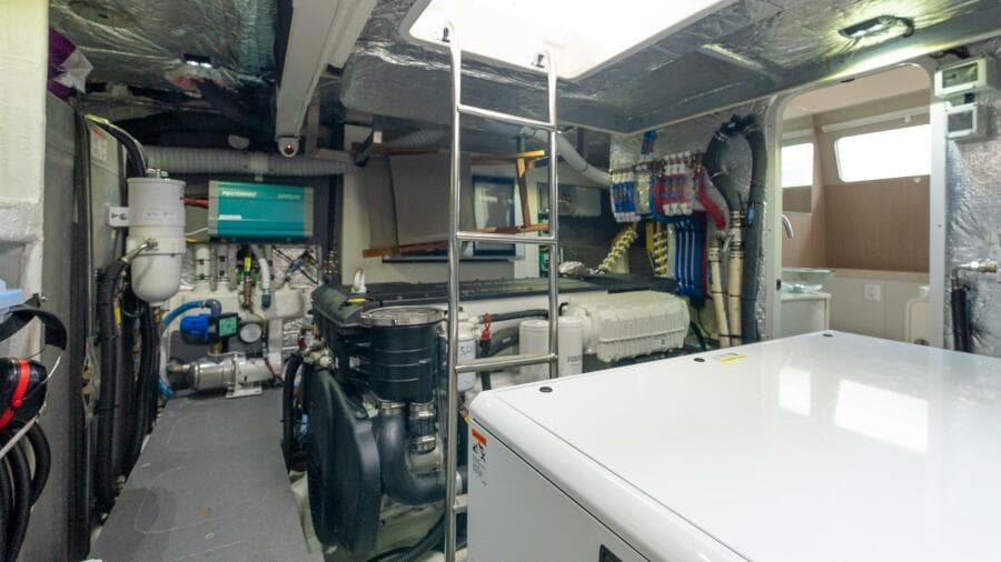 2023 Absolute 52 Navetta