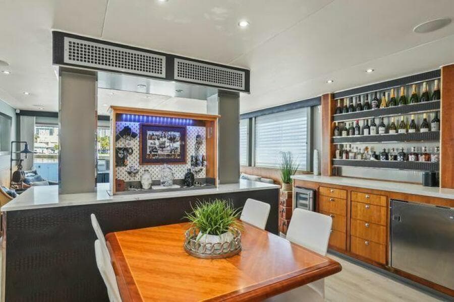 2009 Custom Flybridge Motoryacht