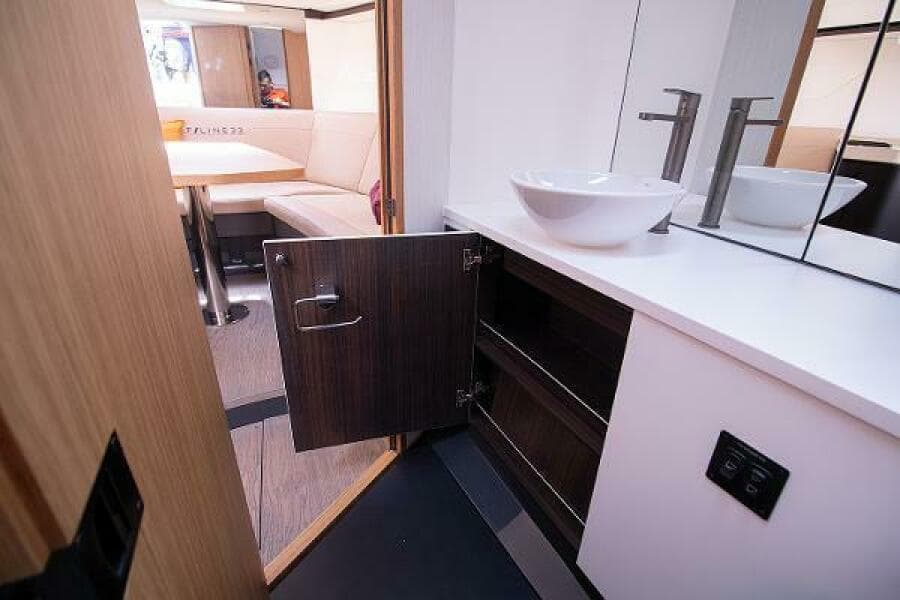 2021 Fairline F Line 33 - Photo 21