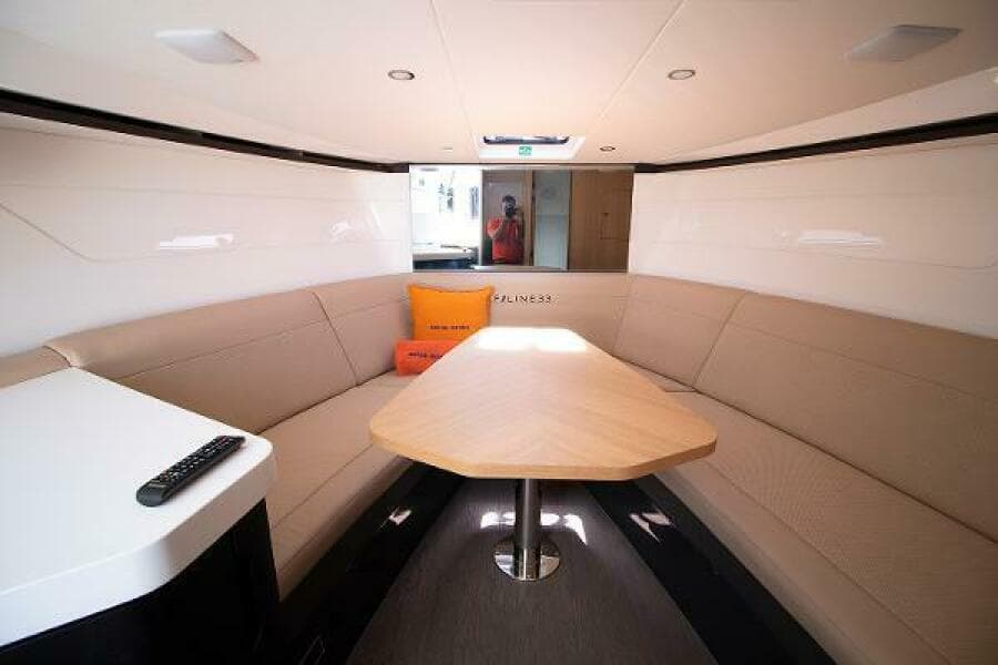 2021 Fairline F Line 33 - Photo 17