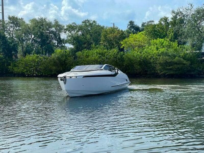 2021 Fairline F Line 33 - Photo 2