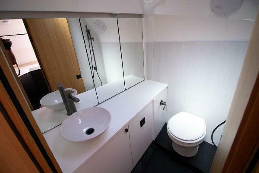 2021 Fairline F Line 33 - Photo 20
