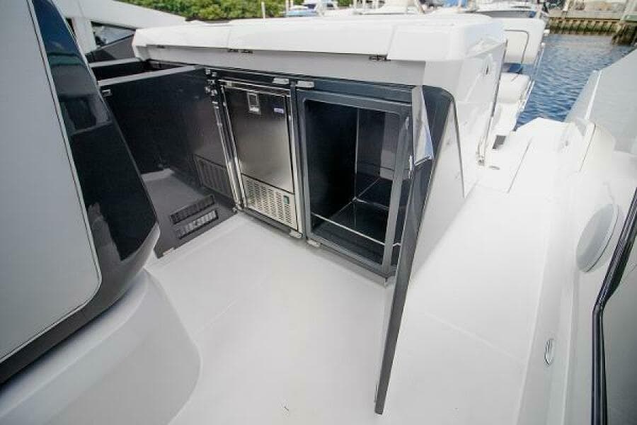 2021 Fairline F Line 33 - Photo 29
