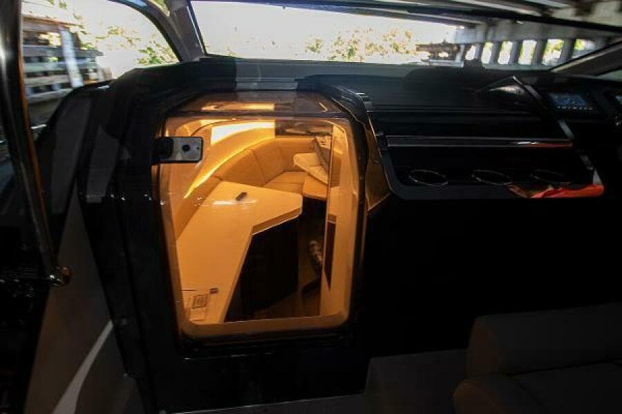 2021 Fairline F Line 33 - Photo 15