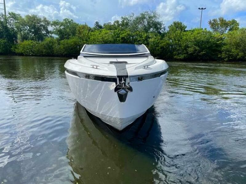 2021 Fairline F Line 33 - Photo 3