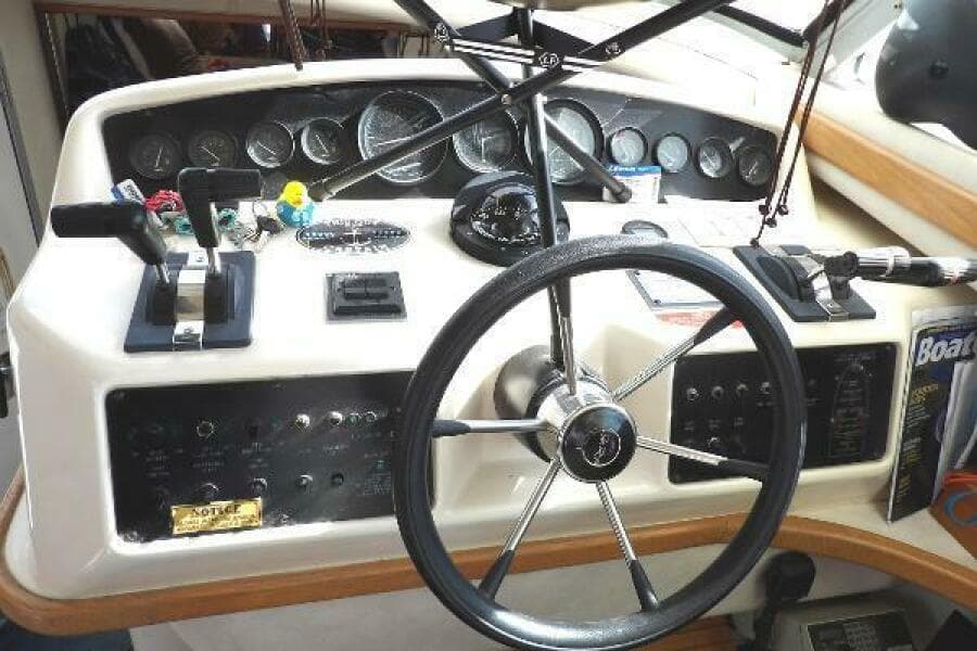 1993 Sea Ray 370 Sedan Bridge