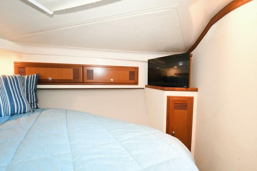 2001 35 Cabo Flybridge - VIKINGOS - Master Stateroom