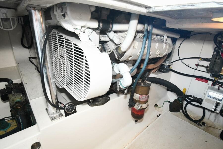 2001 35 Cabo Flybridge - VIKINGOS - Engine Room