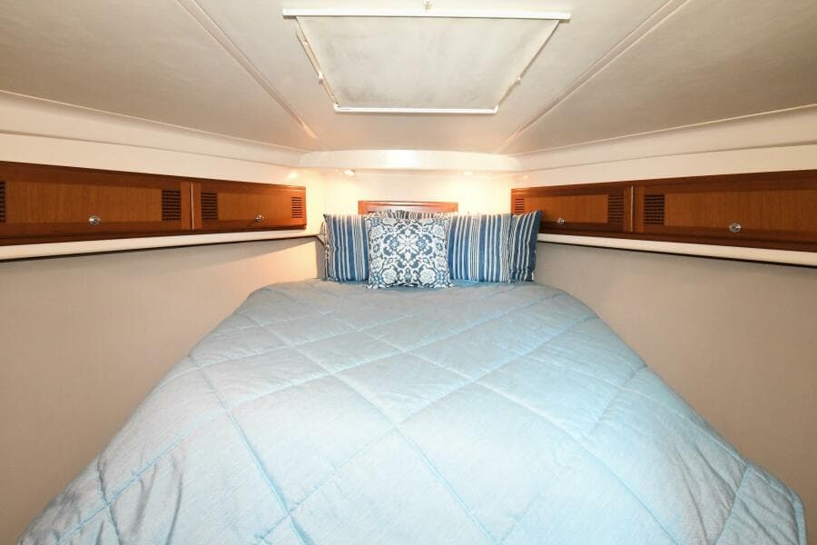 2001 35 Cabo Flybridge - VIKINGOS - Master Stateroom