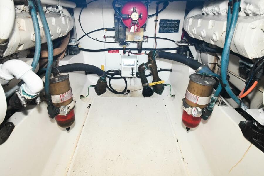 2001 35 Cabo Flybridge - VIKINGOS - Engine Room