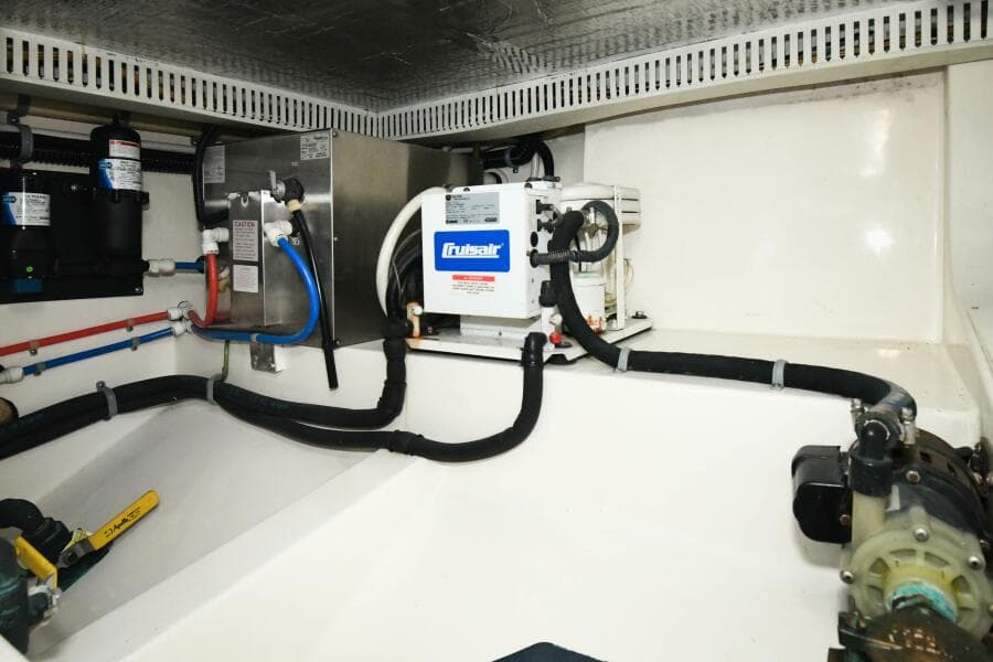 2001 35 Cabo Flybridge - VIKINGOS - Engine Room