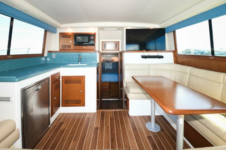 2001 35 Cabo Flybridge - VIKINGOS - Salon