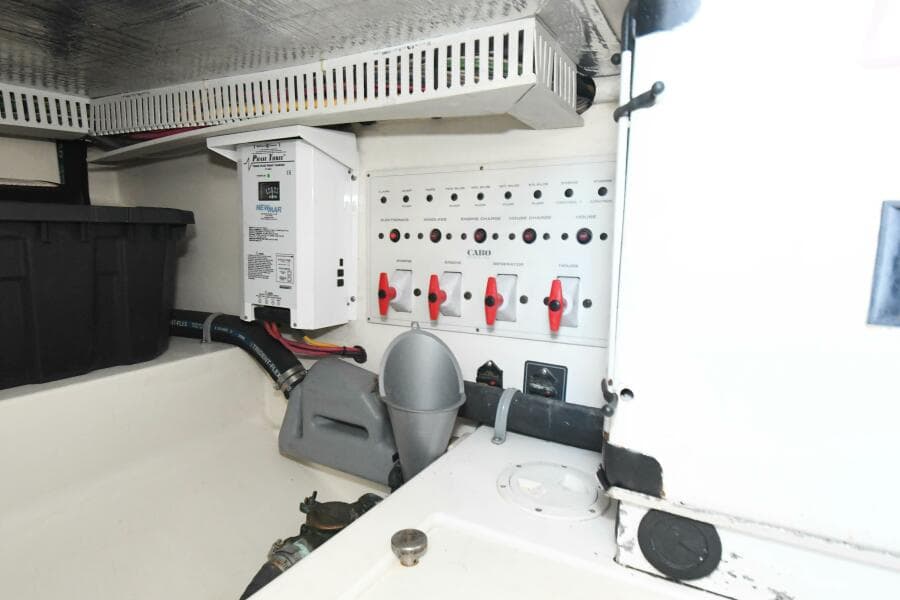 2001 35 Cabo Flybridge - VIKINGOS - Engine Room