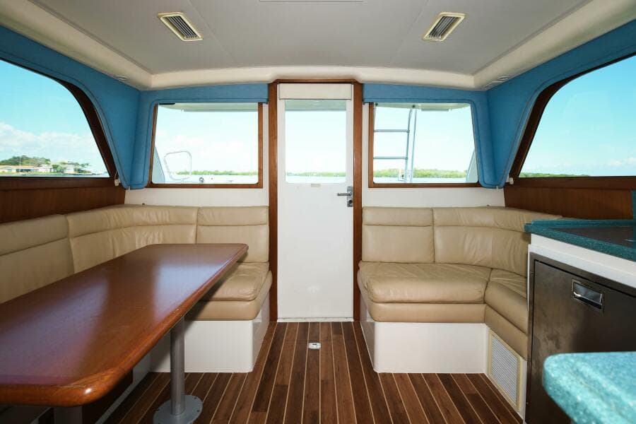 2001 35 Cabo Flybridge - VIKINGOS - Salon