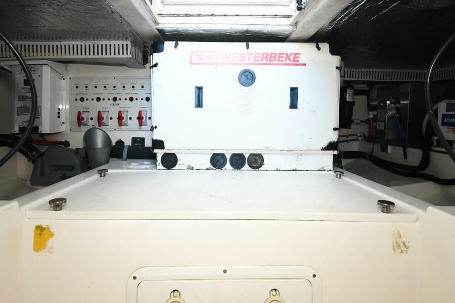 2001 35 Cabo Flybridge - VIKINGOS - Engine Room