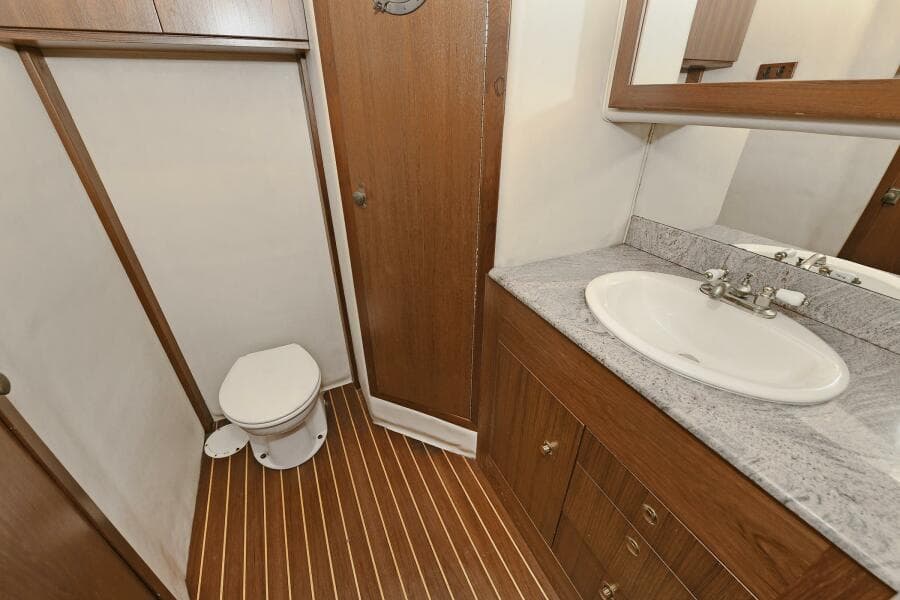 2000 Torres 48 Enclosed Bridge - Photo 28