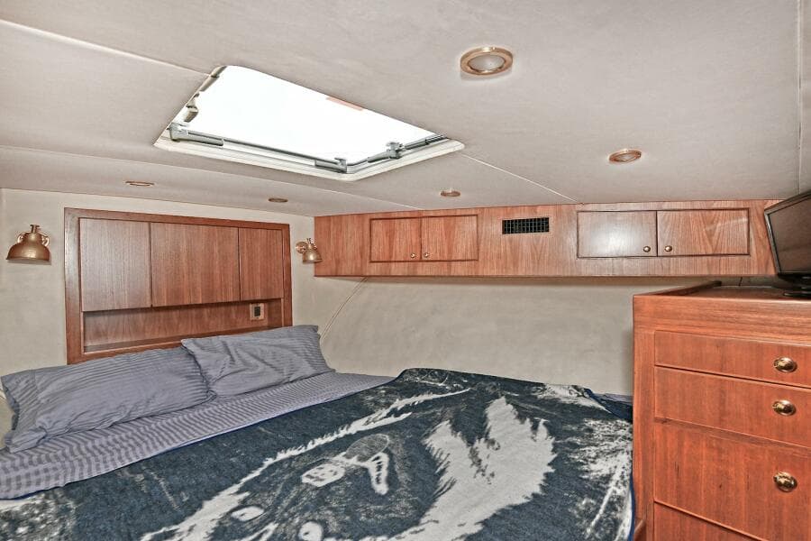 2000 Torres 48 Enclosed Bridge - Photo 27