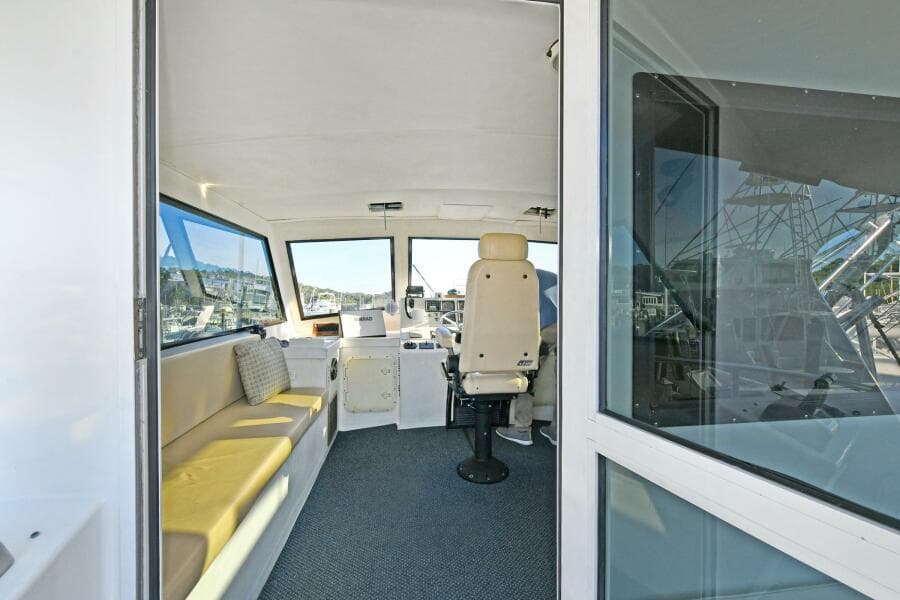 2000 Torres 48 Enclosed Bridge - Photo 7